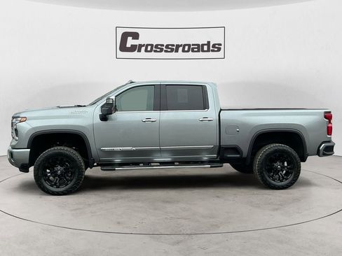 Used 2024 Chevrolet Silverado 2500 High Country w/ Technology Package image 2