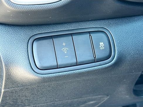 Used 2025 Hyundai Venue SEL FWD image 10
