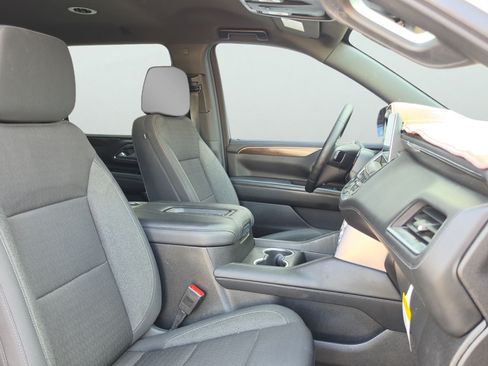 Used 2024 GMC Yukon XL SLE RWD image 9