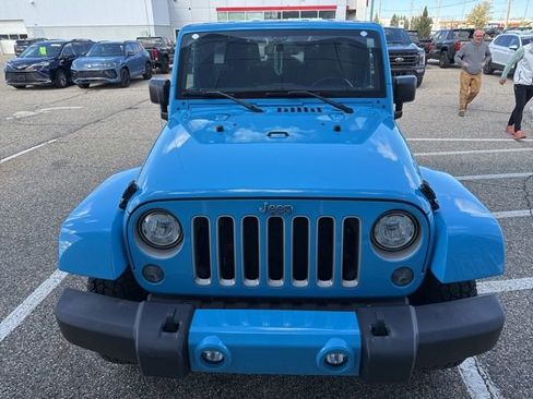 Used 2017 Jeep Wrangler Unlimited Sahara w/ Connectivity Group AWD/4WD image 10