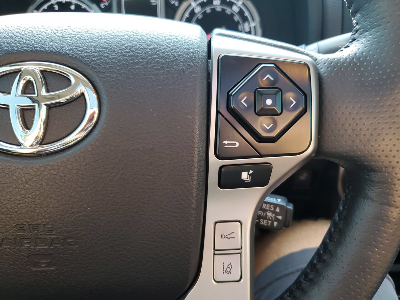 Used 2023 Toyota 4Runner Limited AWD/4WD image 23