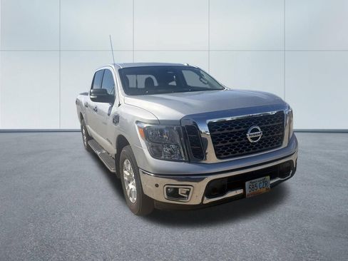 Used 2017 Nissan Titan SV AWD/4WD image 2