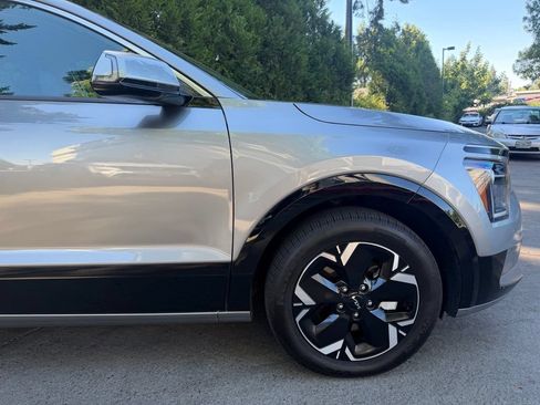 Certified 2024 Kia Niro Wind w/ Wind Preserve Package FWD image 3