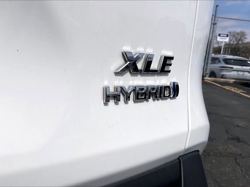 Used 2021 Toyota RAV4 XLE w/ Carpet Mat Package (TMS) AWD/4WD image 7