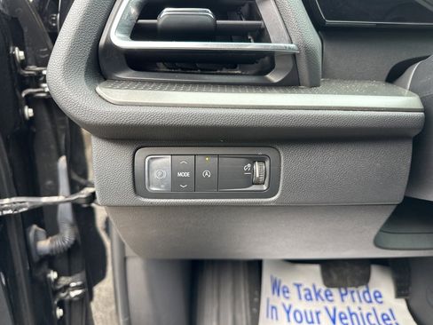 Used 2025 Chevrolet Traverse LT image 64