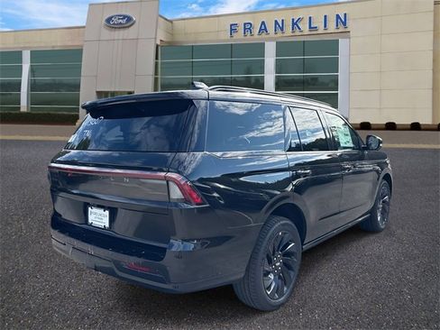 New 2025 Lincoln Navigator Reserve w/ Jet Appearance Package image 7