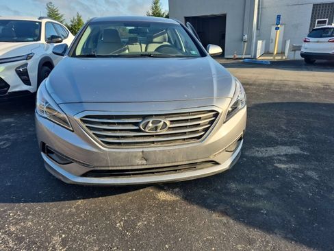 Used 2015 Hyundai Sonata SE FWD image 2