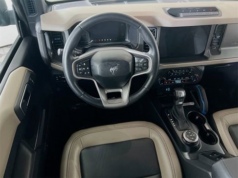 Used 2024 Ford Bronco Wildtrak image 3