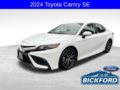 Used 2024 Toyota Camry SE image 1
