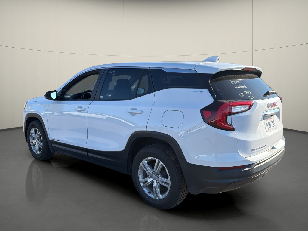 Used 2024 GMC Terrain SLE FWD image 5