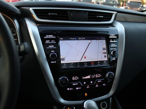 Used 2017 Nissan Murano Platinum w/ Platinum Technology Package FWD image 16