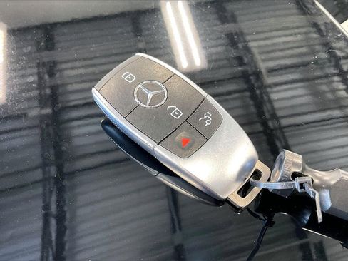 Certified 2021 Mercedes-Benz GLB 250 4MATIC image 13