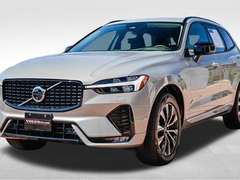 Used 2025 Volvo XC60 B5 Plus image 3