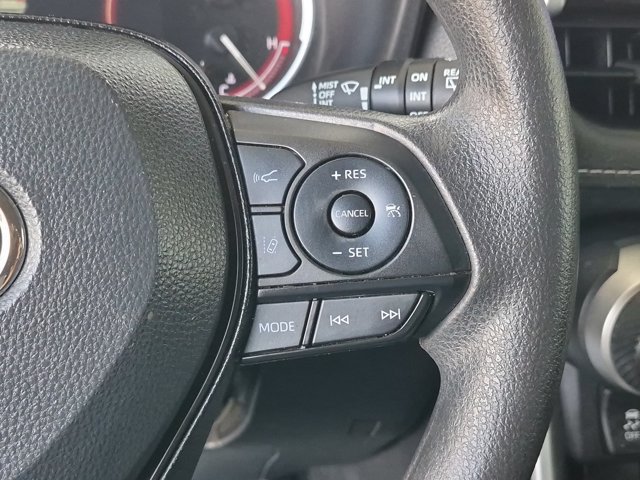 Used 2025 Toyota RAV4 XLE FWD image 25