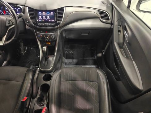 Used 2020 Chevrolet Trax LT w/ LT Convenience Package FWD image 24