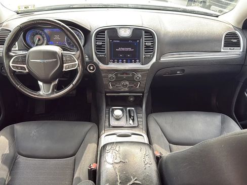 Used 2019 Chrysler 300 Touring w/ Chrome Appearance Package image 28