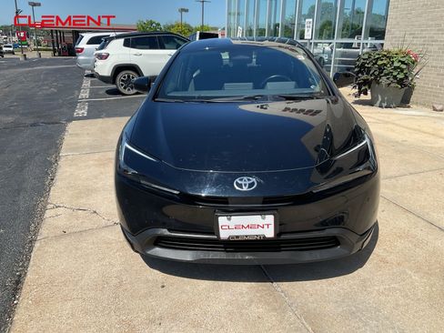 Used 2024 Toyota Prius LE image 3