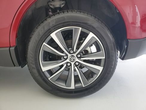 Used 2024 Toyota Venza LE AWD/4WD image 12