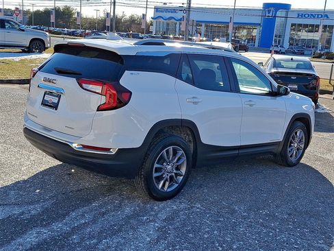Used 2024 GMC Terrain SLT image 4