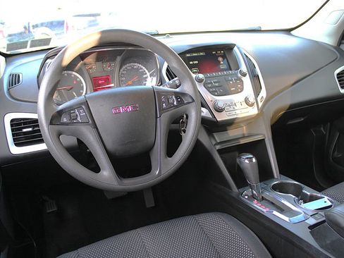 Used 2017 GMC Terrain SLE AWD/4WD image 4