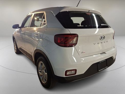New 2025 Hyundai Venue SE image 4