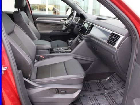 Used 2022 Volkswagen Atlas Cross Sport SEL R-Line image 21