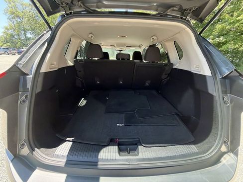 Used 2023 Nissan Rogue S AWD/4WD image 22