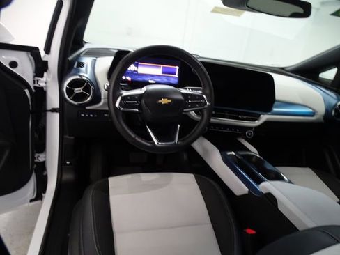 Used 2025 Chevrolet Equinox EV LT FWD image 5
