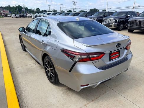Used 2024 Toyota Camry SE w/ Convenience Package FWD image 7