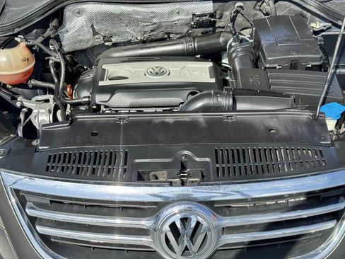 Used 2011 Volkswagen Tiguan SEL FWD image 22