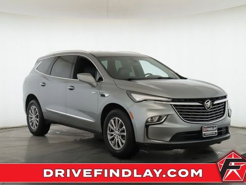Used 2023 Buick Enclave Essence image 1