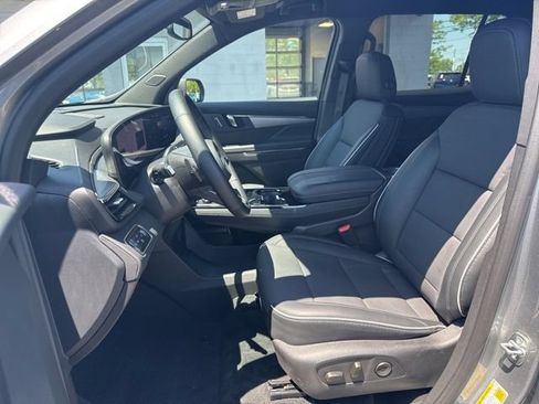 Used 2026 Buick Enclave Preferred AWD/4WD image 12