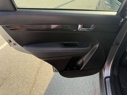 Used 2013 Kia Sorento SX w/ SX Premium Pkg image 18