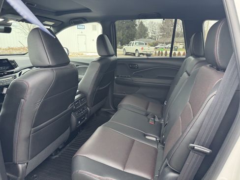 Used 2025 Honda Passport Black Edition image 11