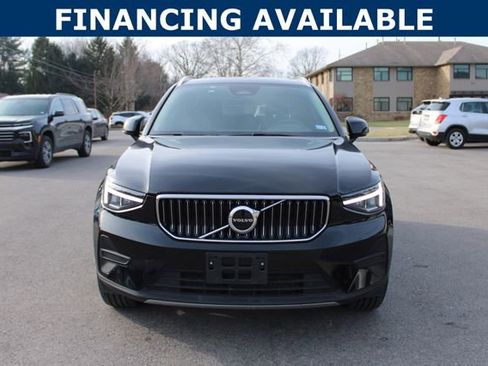Used 2025 Volvo XC40 B5 Core image 3