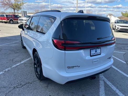 New 2026 Chrysler Pacifica Limited image 26