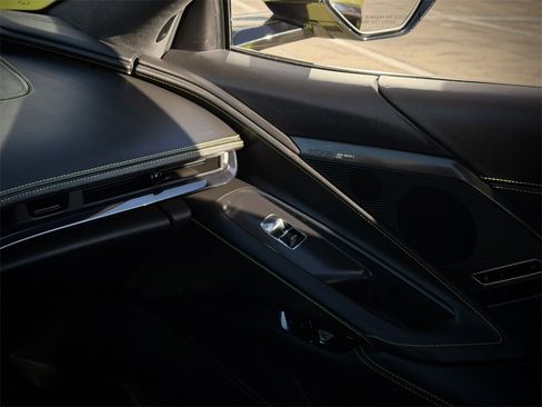 Used 2024 Chevrolet Corvette Stingray Premium Cpe w/ Z51 Performance Package image 36