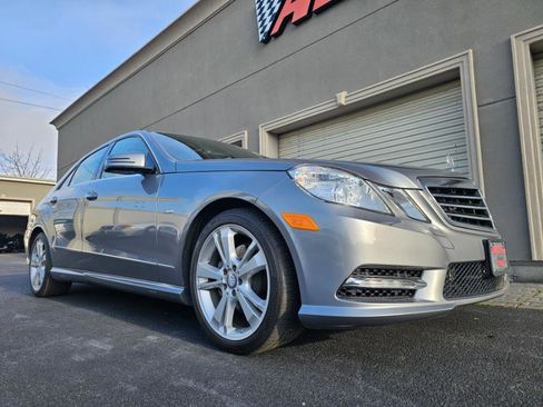 Used 2012 Mercedes-Benz E 350 4MATIC Sedan image 3
