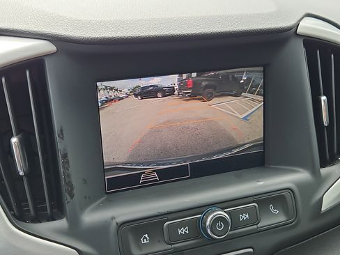 Used 2024 GMC Terrain SLE image 10