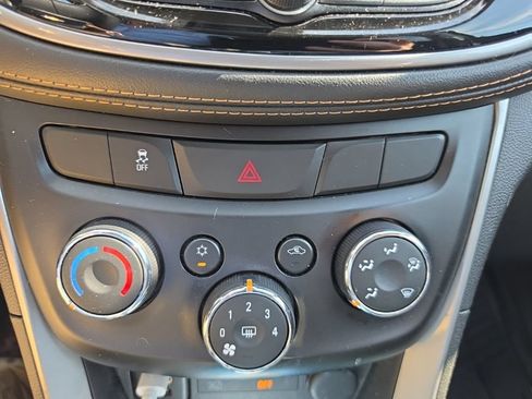 Used 2021 Chevrolet Trax LT FWD image 23