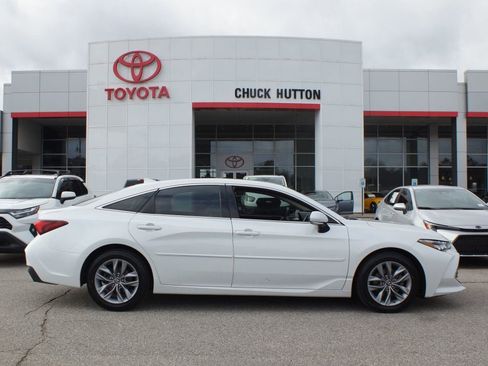Used 2019 Toyota Avalon XLE image 1
