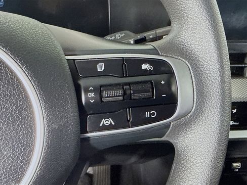 Used 2025 Kia Sportage LX image 15