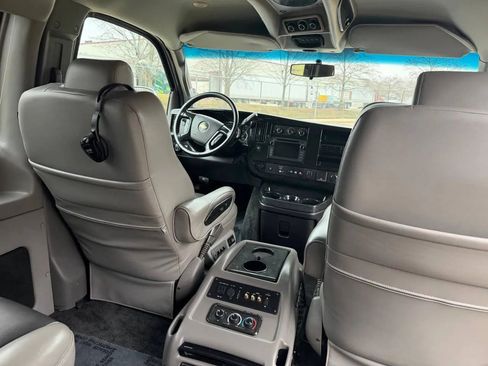 Used 2017 Chevrolet Express 2500 image 22