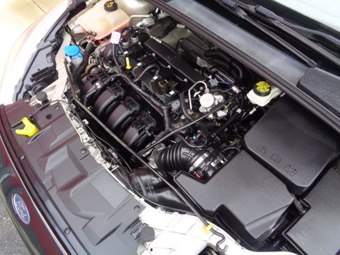 Used 2017 Ford Focus SE image 3