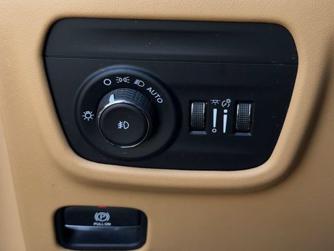 Used 2021 Jeep Grand Cherokee L Summit AWD/4WD image 24