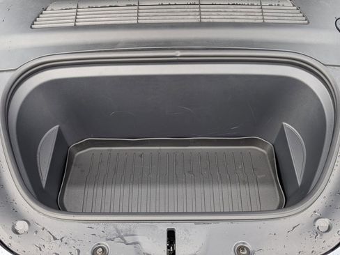 Used 2022 Tesla Model Y Long Range image 38