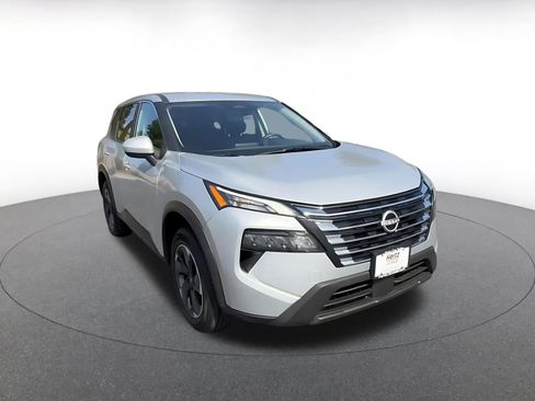 Used 2025 Nissan Rogue SV AWD/4WD image 3
