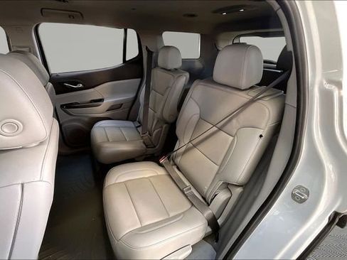 Used 2021 GMC Acadia SLT w/ Preferred Package image 16