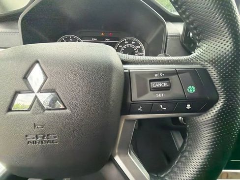 Used 2024 Mitsubishi Outlander SE AWD/4WD image 18