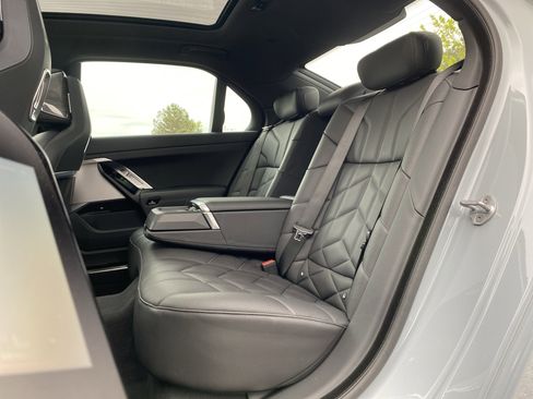 Used 2025 BMW 740i xDrive w/ Premium Package image 36